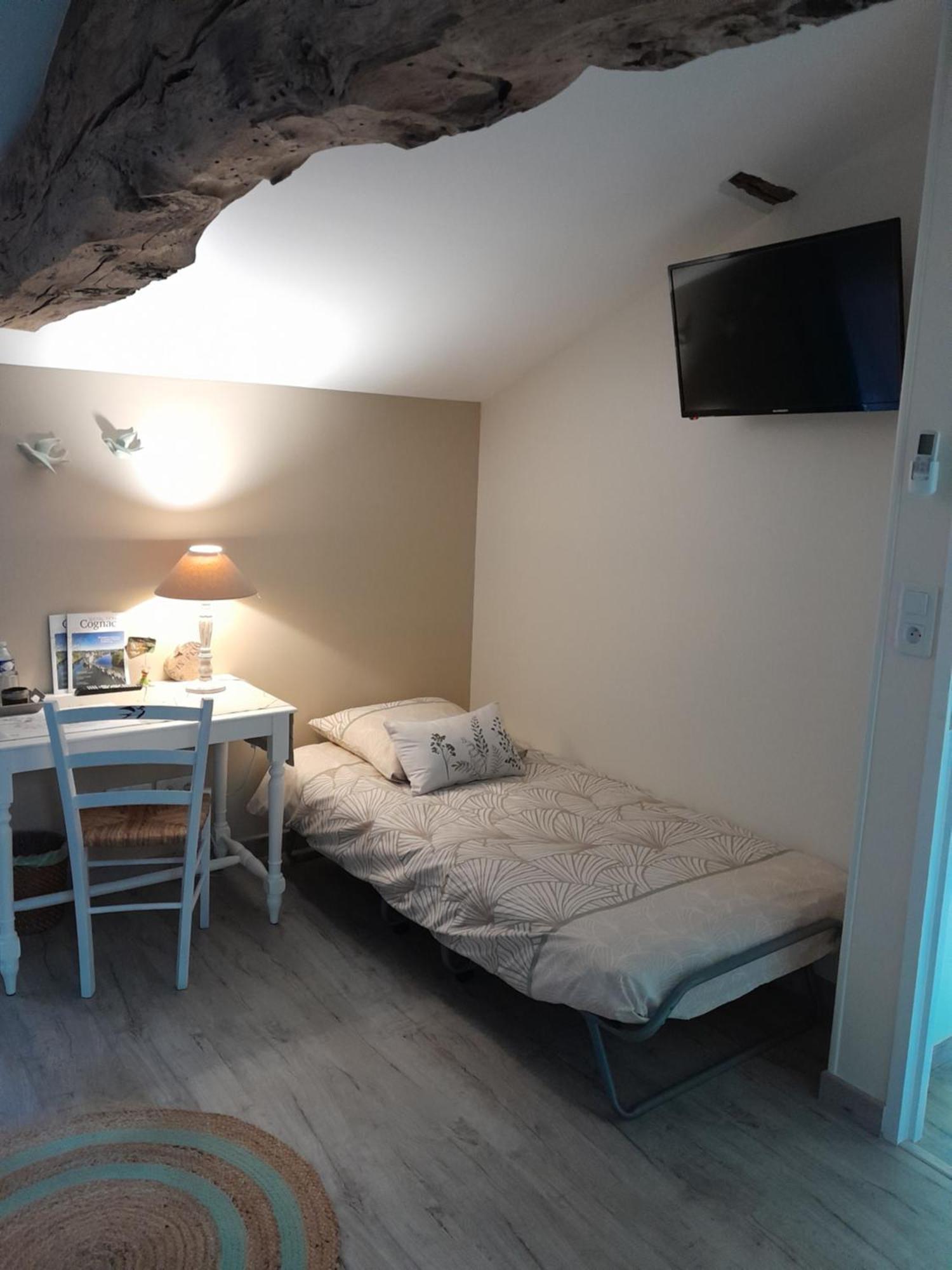 Bed and Breakfast La Douce Charentaise Mérignac Esterno foto